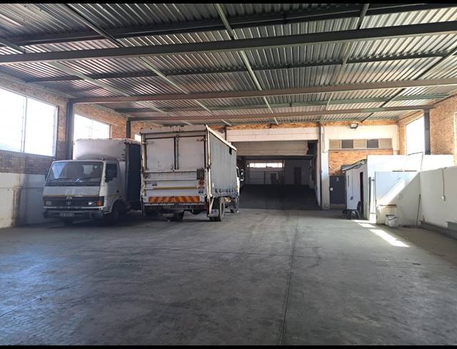 2,300M² WAREHOUSE FOR SALE IN OPHIRTON
